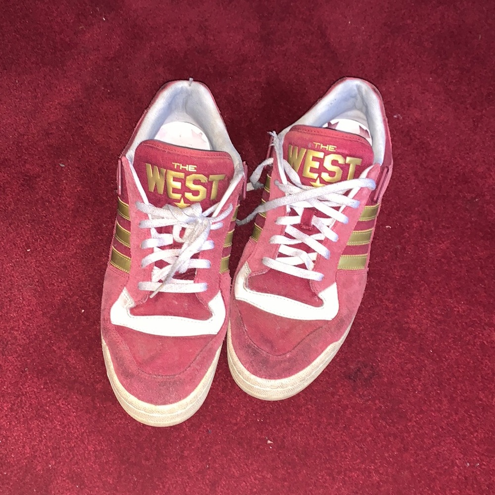 ADIDAS  MENS HARD COURT NBA THE WEST SNEAKERS PREOWNED.